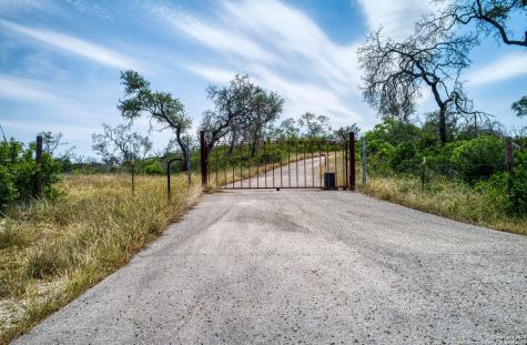 3044 County Road 2615 Rio Medina TX 78066