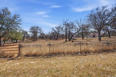 182 E County Road 6868 Natalia TX 78059