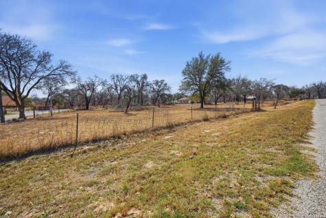 182 E County Road 6868 Natalia TX 78059