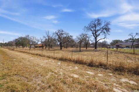 182 E County Road 6868 Natalia TX 78059
