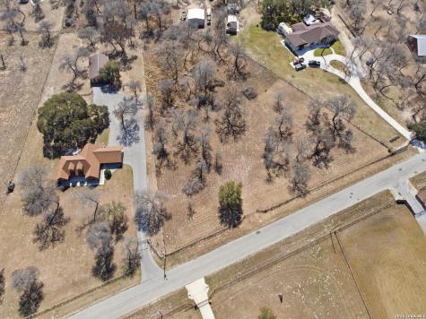 182 E County Road 6868 Natalia TX 78059