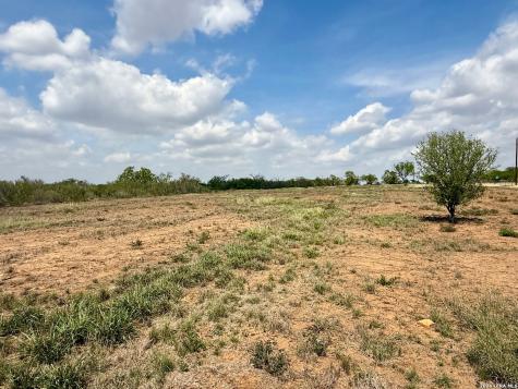 Lot 4 Fm 1332 Jourdanton TX 78026