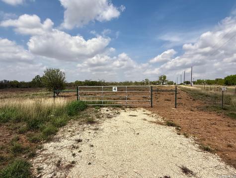 Lot 4 Fm 1332 Jourdanton TX 78026