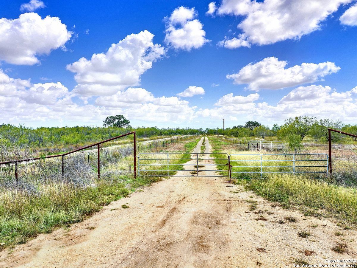 2049 County Road 451 Hondo TX 78861
