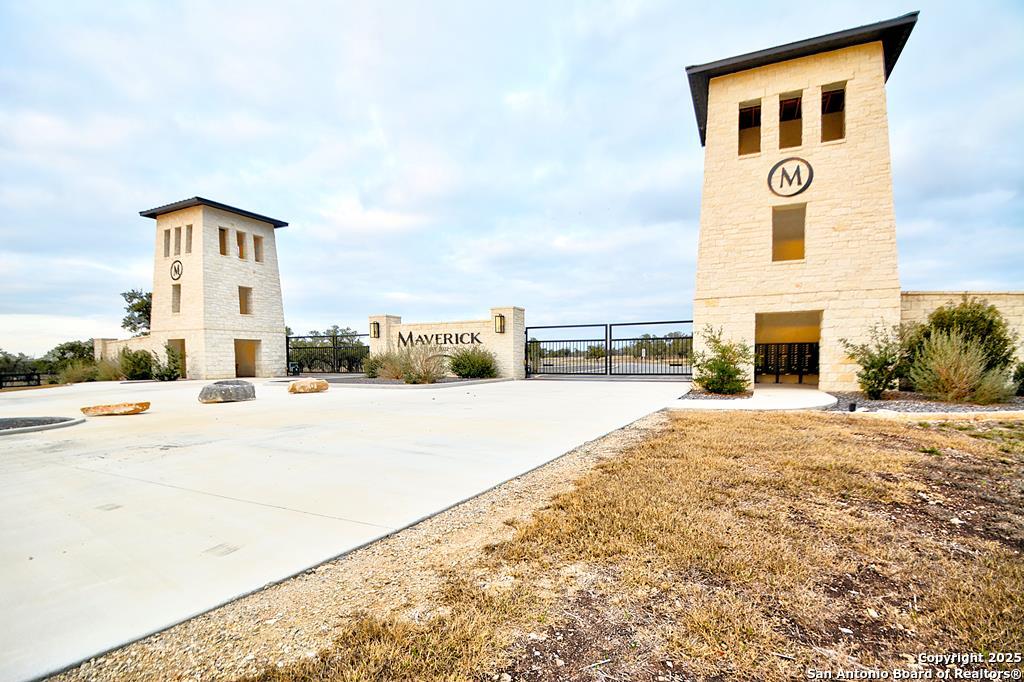 -- Oryx View Drive Harper TX 78631