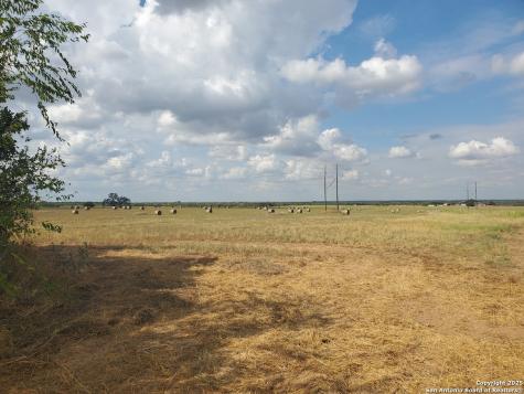 7975 County Road 2400 Moore TX 78057