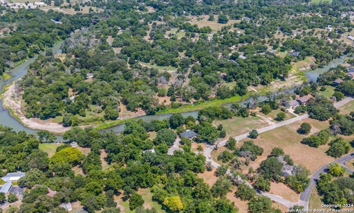 8 E Hampton Drive Seguin TX 78155
