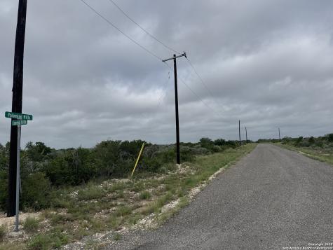 87 Palomino Hills Uvalde TX 78801
