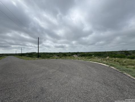 87 Palomino Hills Uvalde TX 78801