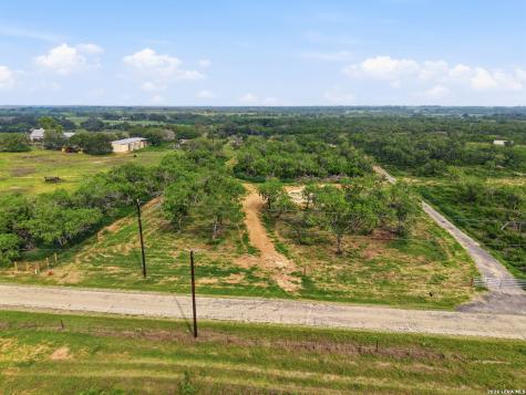 2105 County Road 124 Floresville TX 78114