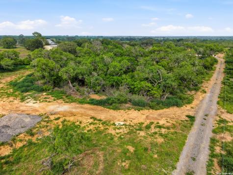 2105 County Road 124 Floresville TX 78114