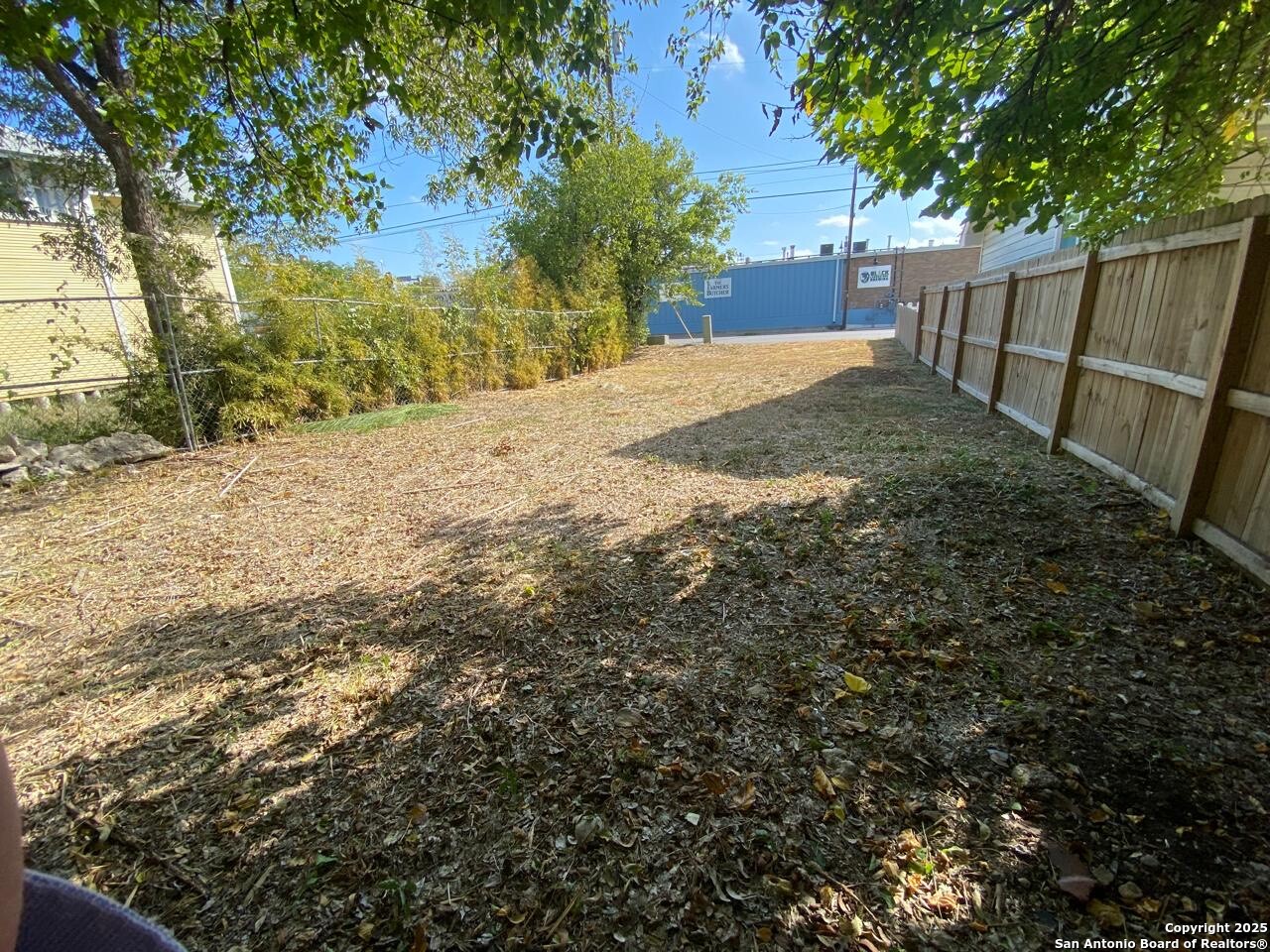 423 N Hackberry Street San Antonio TX 78202