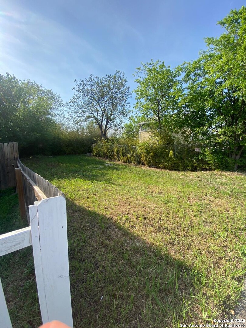 423 N Hackberry Street San Antonio TX 78202