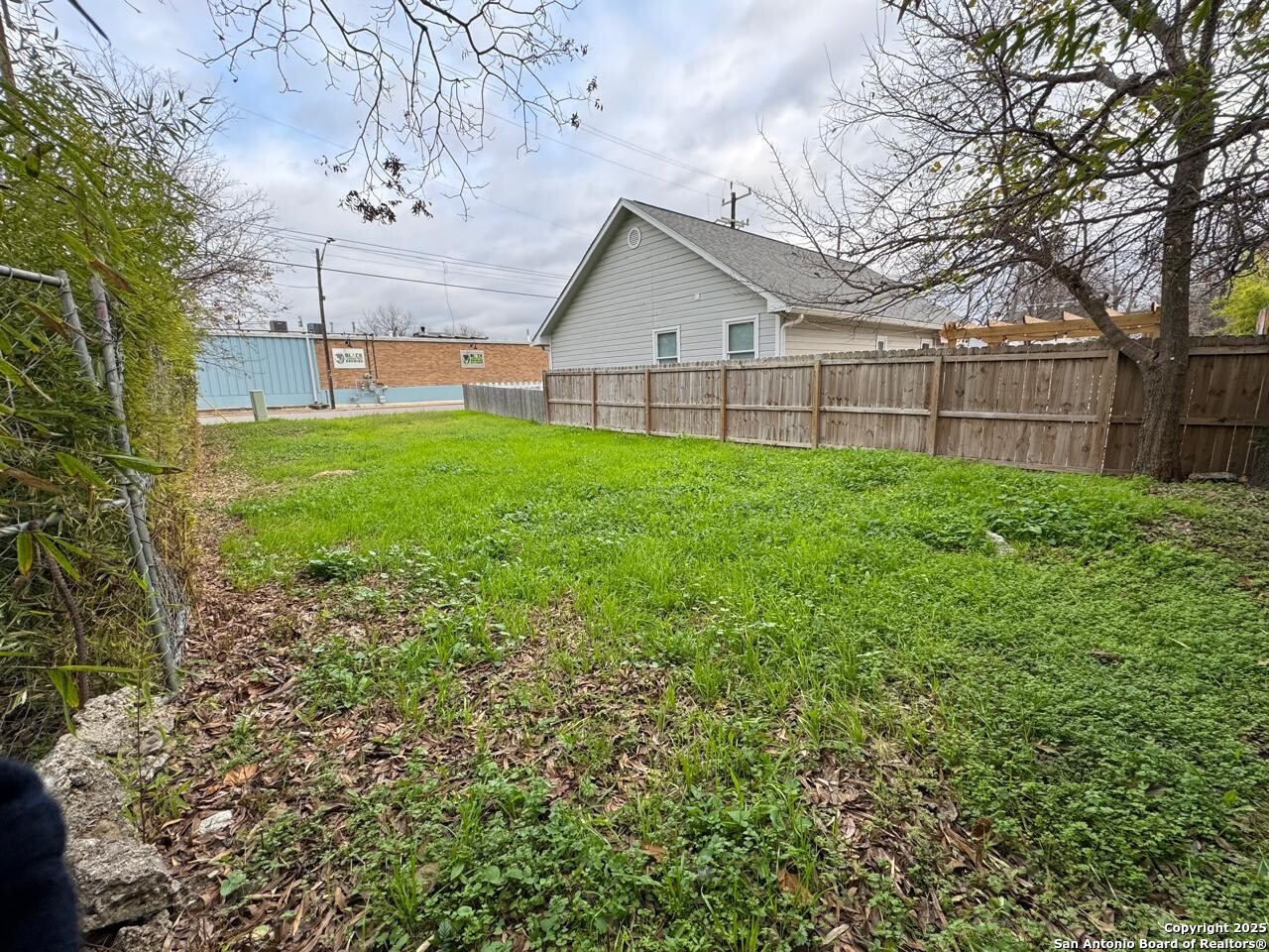 423 N Hackberry Street San Antonio TX 78202