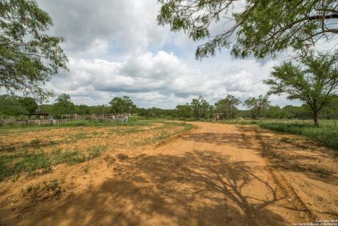 1062 County Road 122 Lot 4 Floresville TX 78114