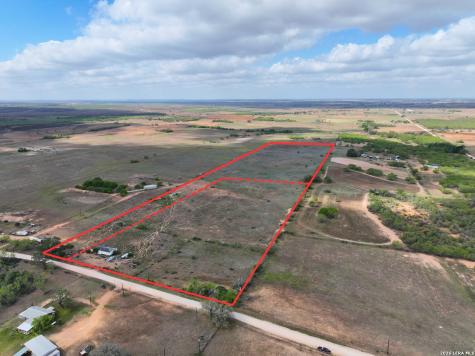 2612 County Road 232 Floresville TX 78114