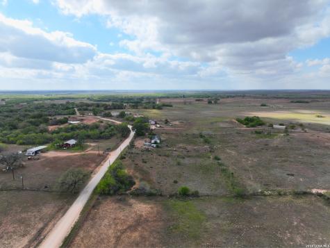 2612 County Road 232 Floresville TX 78114