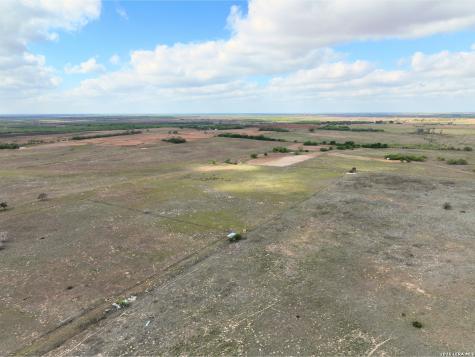 2612 County Road 232 Floresville TX 78114