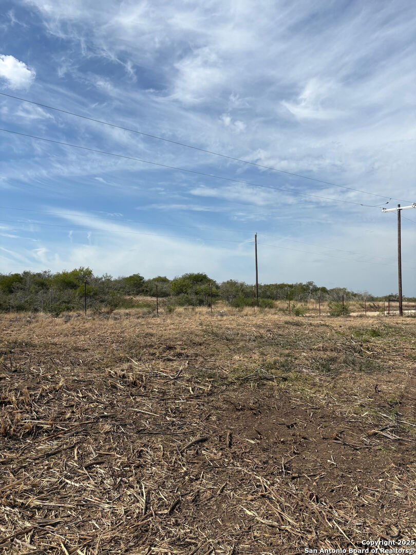 3272 County Road 1515 Moore TX 78057