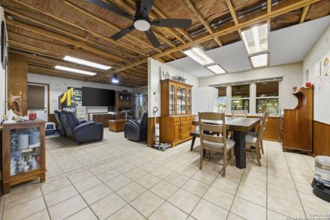 2452 2nd Street Pleasanton TX 78064