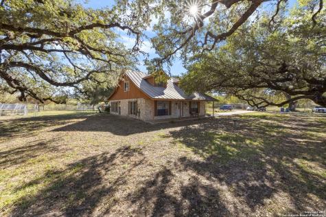 2452 2nd Street Pleasanton TX 78064