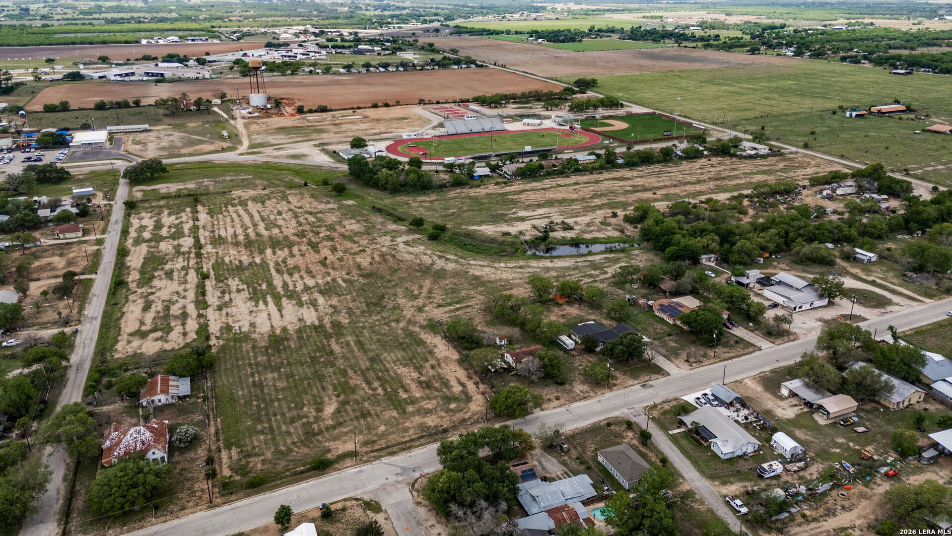 000 N Windy Knoll Devine TX 78016