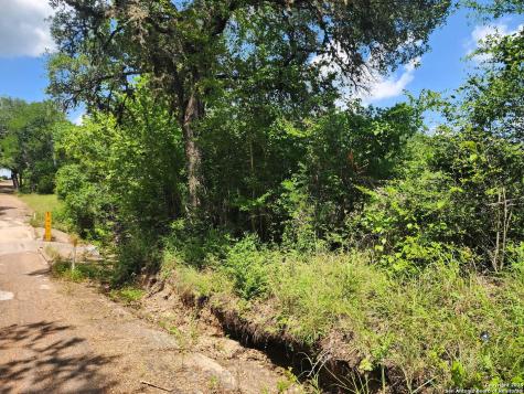 961 Lane Pool Lagrange TX 78945
