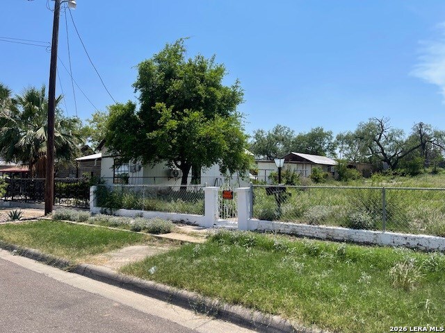969 Ave D Eagle Pass TX 78852