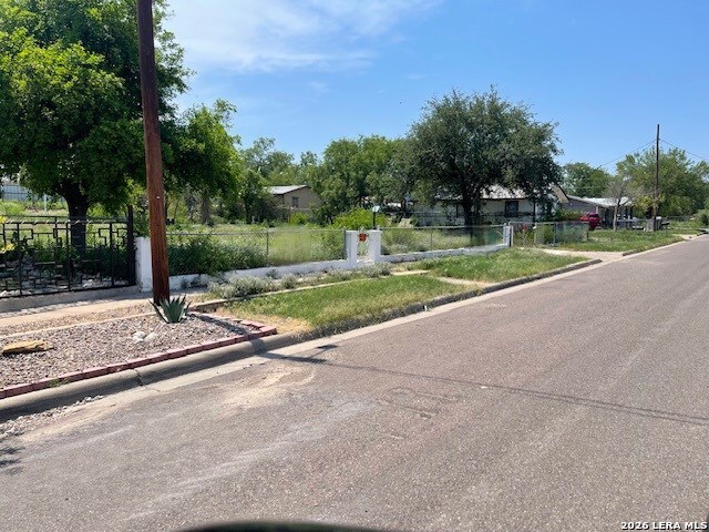 969 Ave D Eagle Pass TX 78852