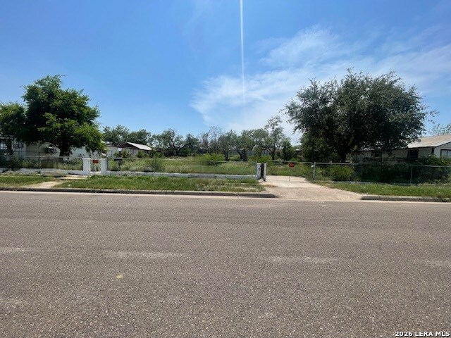 969 Ave D Eagle Pass TX 78852