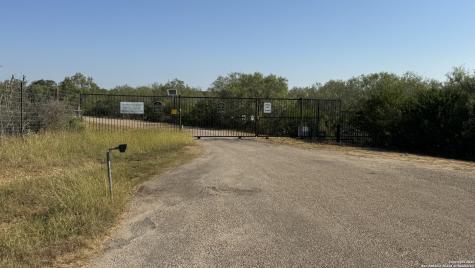 1588 Pr 1688 Four X Road Moore TX 78057