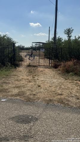 1588 Pr 1688 Four X Road Moore TX 78057