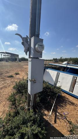 1588 Pr 1688 Four X Road Moore TX 78057