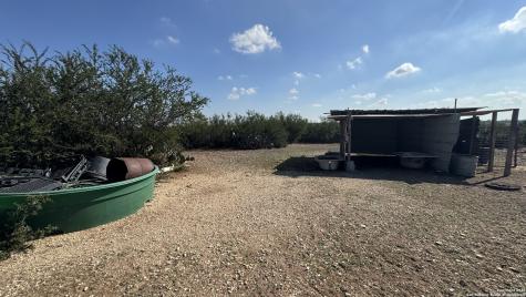 1588 Pr 1688 Four X Road Moore TX 78057