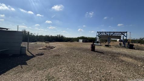 1588 Pr 1688 Four X Road Moore TX 78057