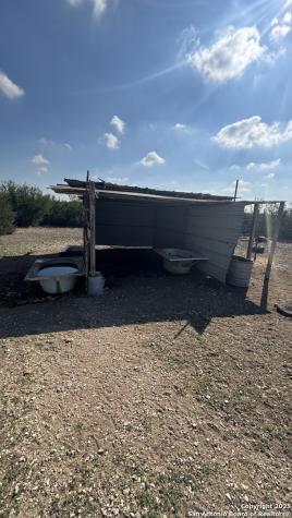 1588 Pr 1688 Four X Road Moore TX 78057