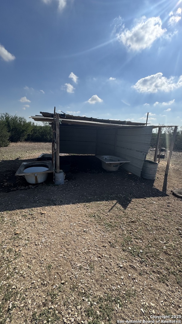 1588 Pr 1688 Four X Road Moore TX 78057