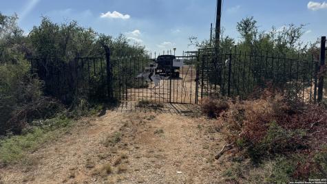 1588 Pr 1688 Four X Road Moore TX 78057