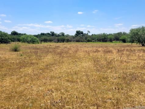 Lot 4 Of 7 Bar R Lane Floresville TX 78114