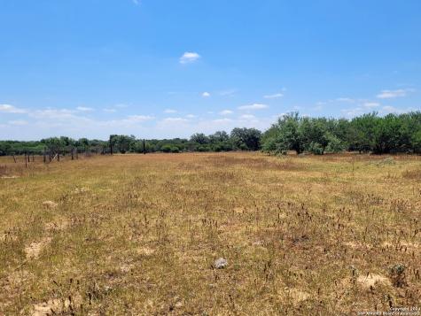 Lot 4 Of 7 Bar R Lane Floresville TX 78114