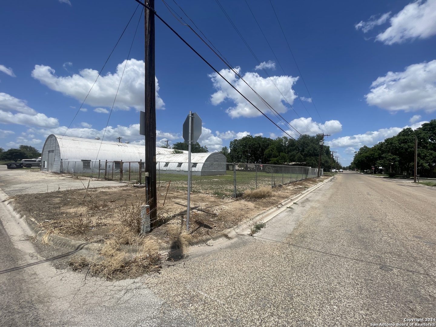 1905 Avenue R Hondo TX 78861