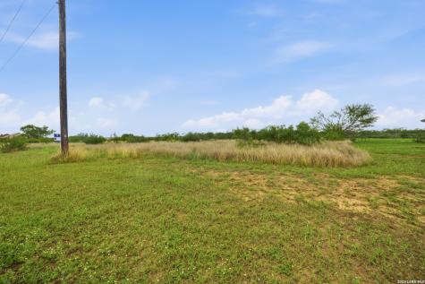 157 Gentle Breeze Floresville TX 78114