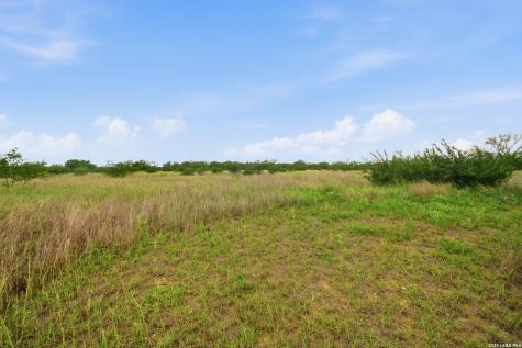 157 Gentle Breeze Floresville TX 78114