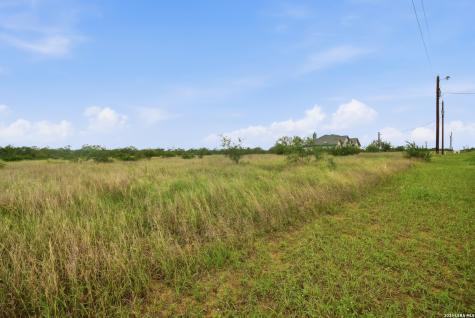 157 Gentle Breeze Floresville TX 78114
