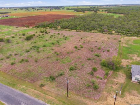 157 Gentle Breeze Floresville TX 78114