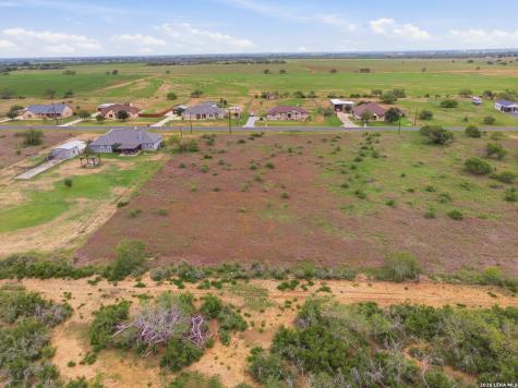 157 Gentle Breeze Floresville TX 78114