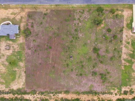 157 Gentle Breeze Floresville TX 78114