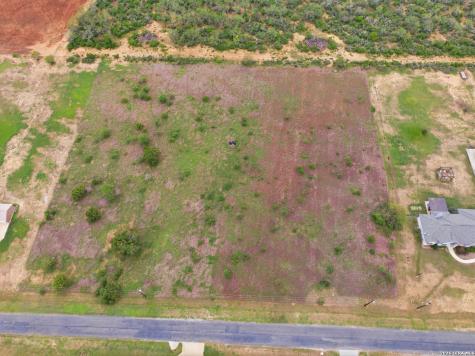 157 Gentle Breeze Floresville TX 78114