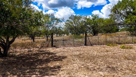 728 Cr 315 Stockdale TX 78160