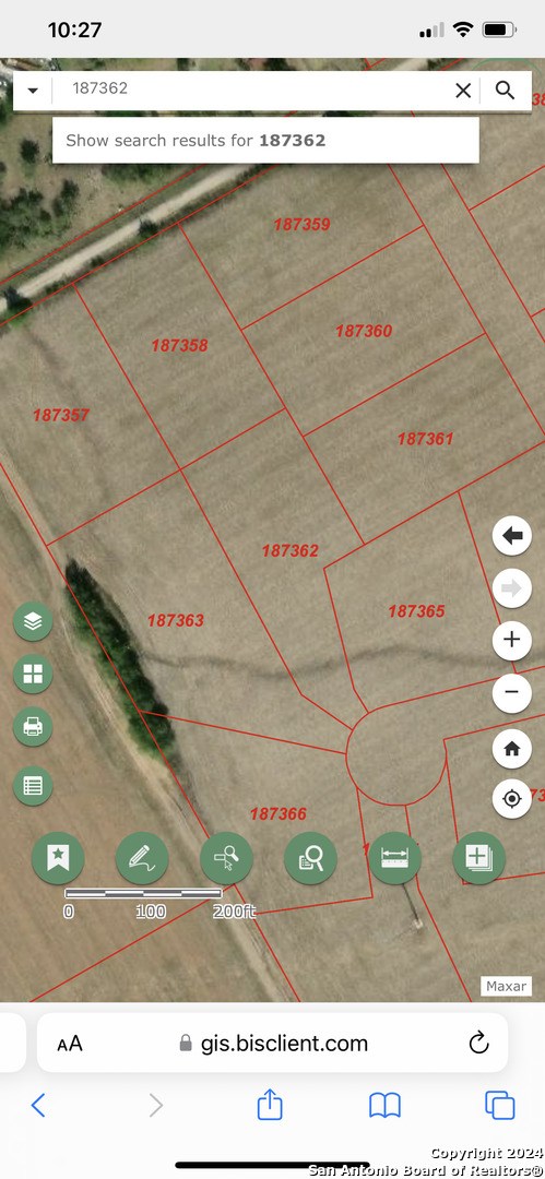 208 Farmhouse Marion TX 78124